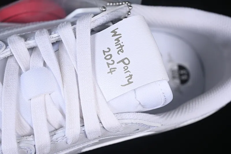 All categories Air Jordan Jordan series basketball shoes Air Jordan 1 Low foreign trade version Travis Scott x Fragment Design x Air Jordan 1 Low OG SP AJ1 Joe 1 family and friends limited pure white low-top cultural casual sneakers TD1228-111